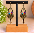 Boucles d’oreilles bohèmes bronze avec coquillages et motifs multicolores