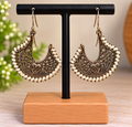Boucles d’oreilles demi-lune bronze et écru – Style bohème ethnique