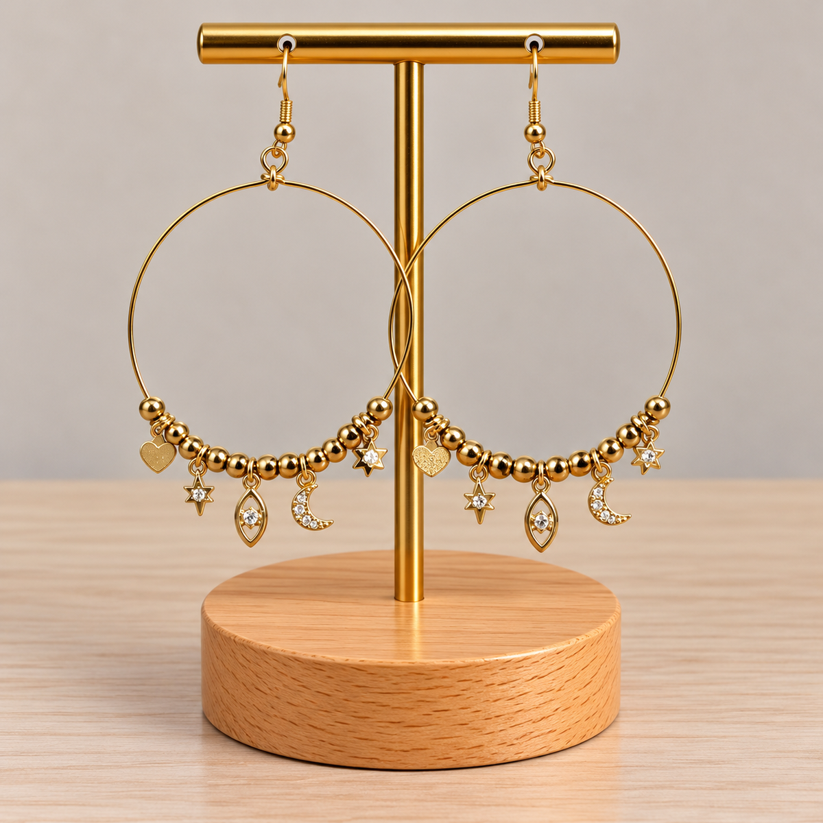 ⭐⭐⭐ Boucles d’oreilles créoles dorées avec breloques fantaisie