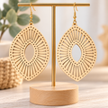Boucles d’oreilles en bois ajouré – Goutte bohème