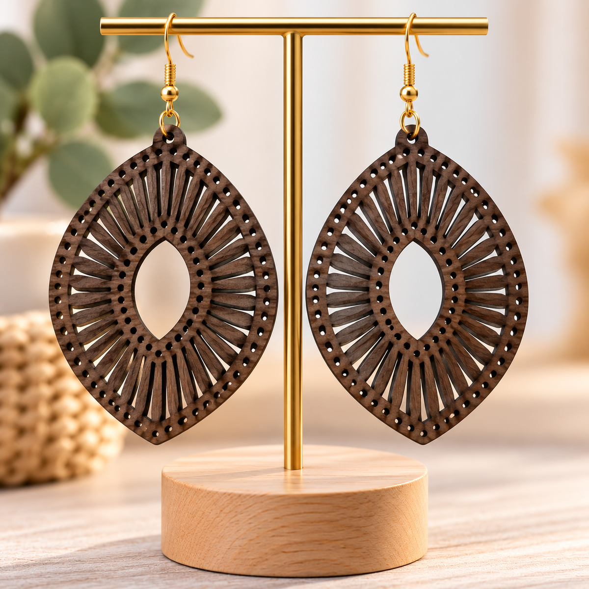 Boucles d’oreilles en bois marron ajouré – Style bohème