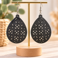 Boucles d’oreilles noires en bois ajouré – Goutte fantaisie