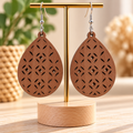 Boucles d’oreilles pendantes marron à motifs ajourés