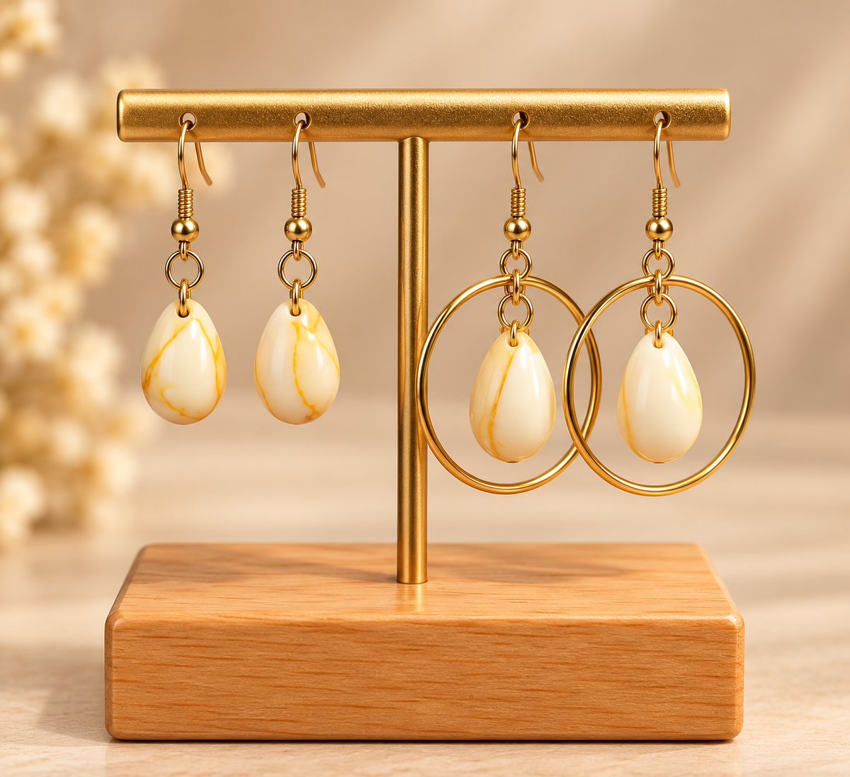 ✨✨✨ Boucles d’oreilles pendantes gouttes ivoire et dorées – Kanèoré