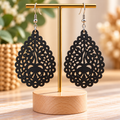 Boucles d’oreilles noires en bois ajouré – Goutte bohème chic