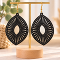 Boucles d’oreilles noires en bois ajouré – Style bohème