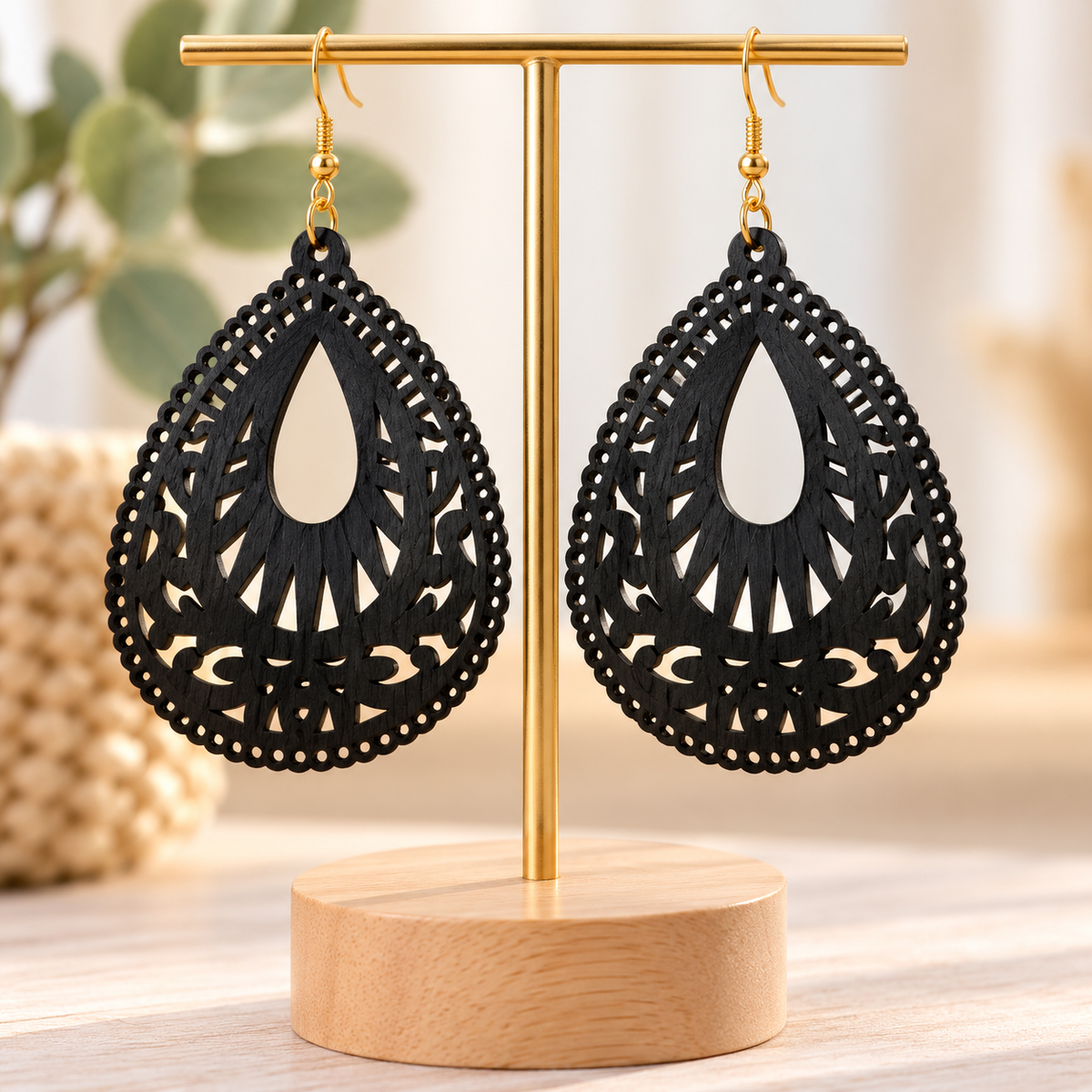 Boucles d’oreilles noires en bois ajouré – Style bohème