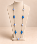 Collier long bleu et argenté avec perles – Kanèoré