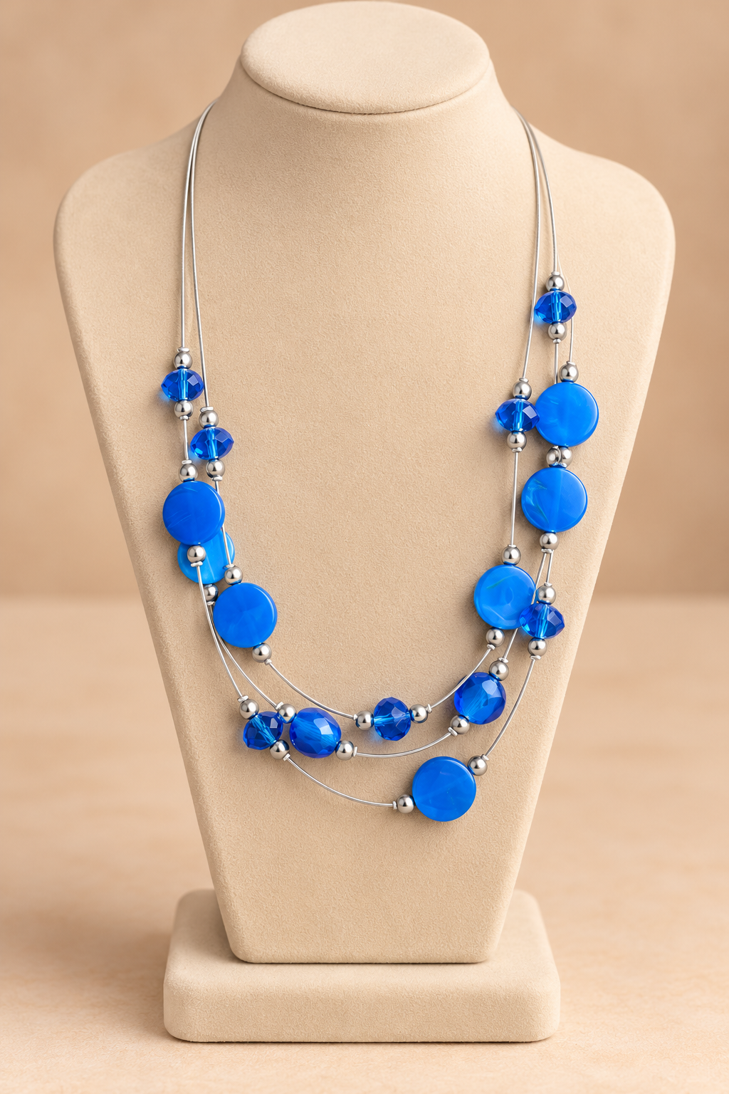 Collier fantaisie multirangs bleu roi et argenté avec perles – Kanèoré