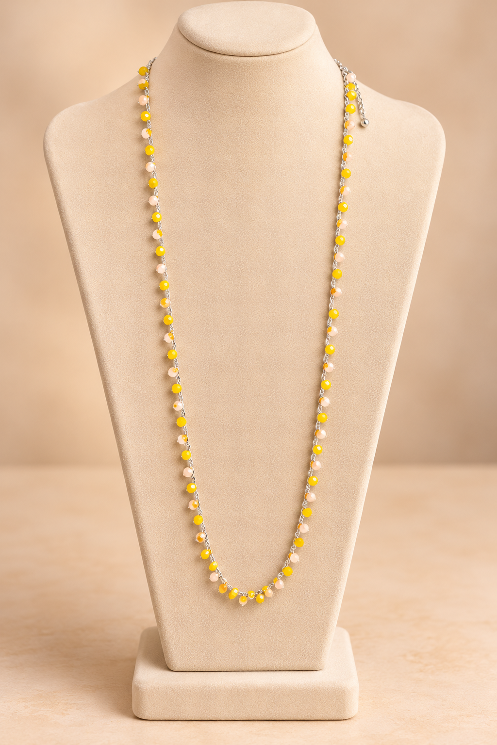 Collier argenté à perles jaunes et rose pâle – Kanèoré