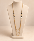Collier long multirangs doré et noir avec perles – Kanèoré