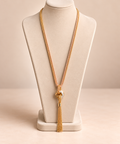 Collier long doré à pendentif anneau et pompon – Kanèoré