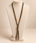Collier long fantaisie noir et doré à pampilles – Kanèoré